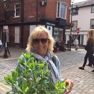 Meet your Posher, Debra